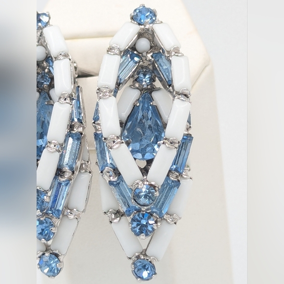 Vintage Blue and White Statement Clip Earrings - Picture 5 of 10